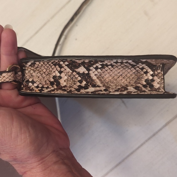 H & M Snake Skin Vegan leather crossbody - Picture 4 of 10